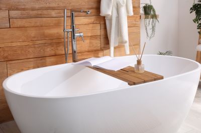 Elegant Bathtub with Modern Fixtures